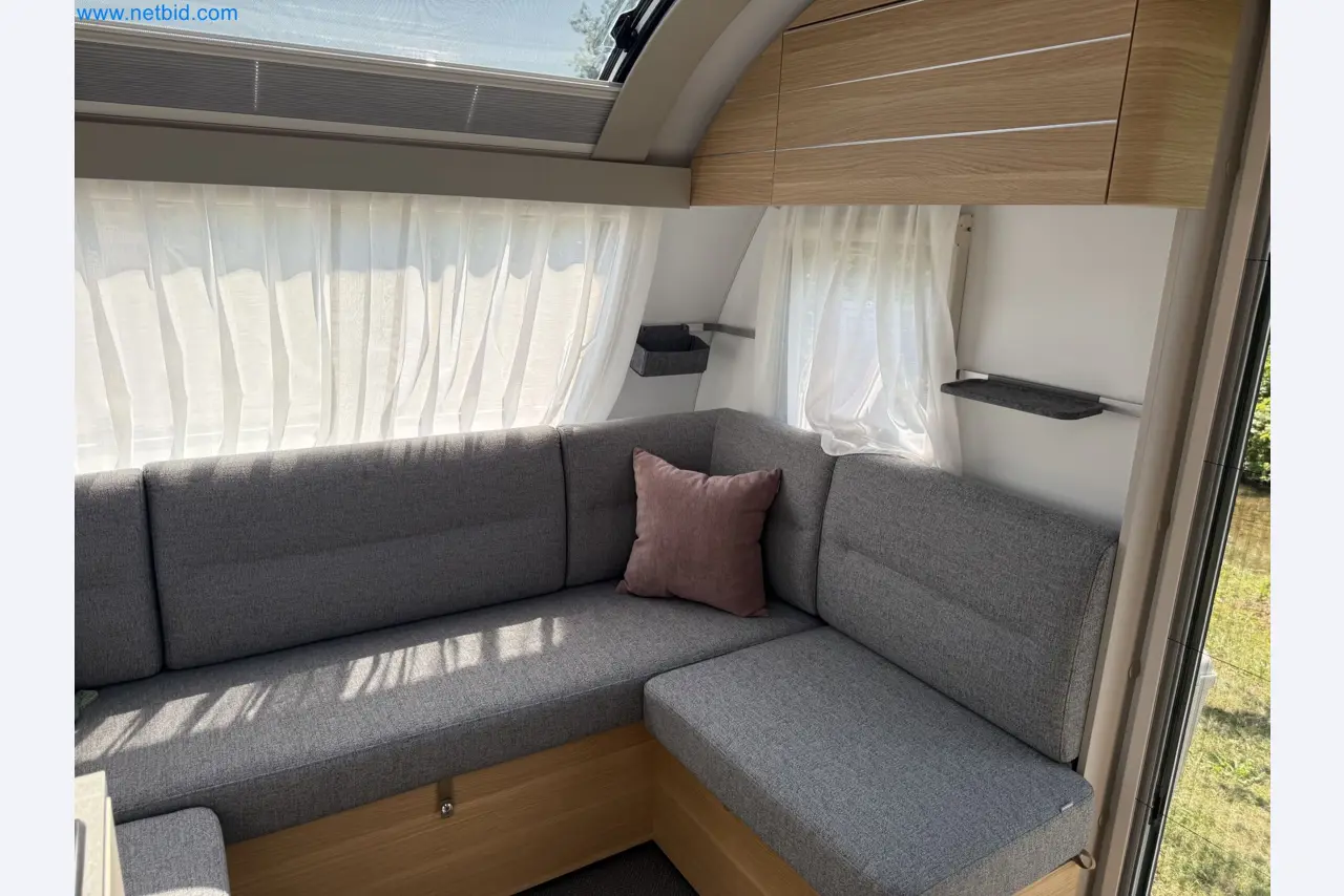 Spacious family trailer with a modern, stylish design-121