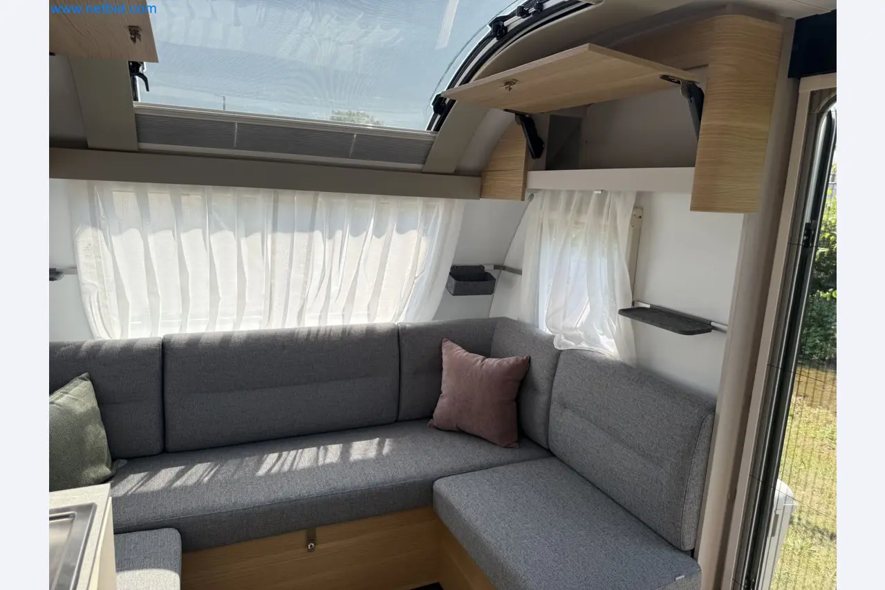 Spacious family trailer with a modern, stylish design-124