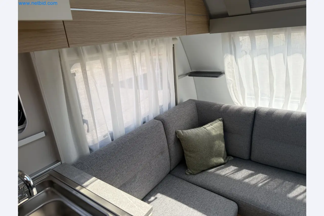 Spacious family trailer with a modern, stylish design-125