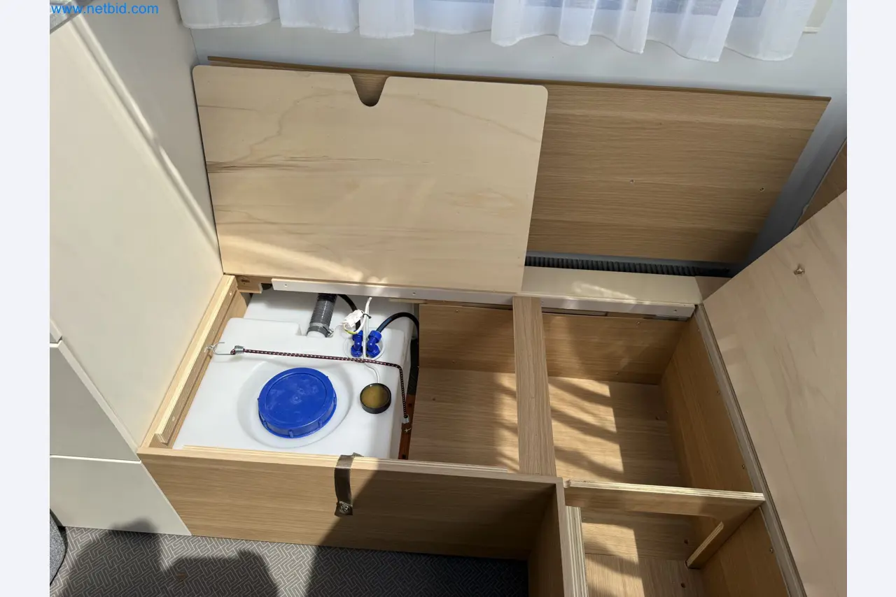 Spacious family trailer with a modern, stylish design-128