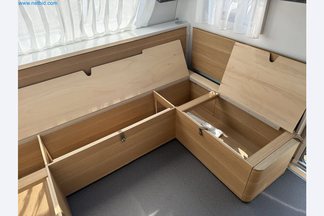 Spacious family trailer with a modern, stylish design-129