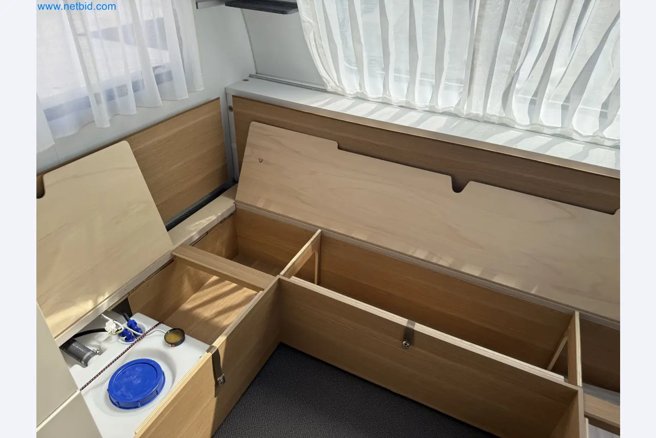 Spacious family trailer with a modern, stylish design-130