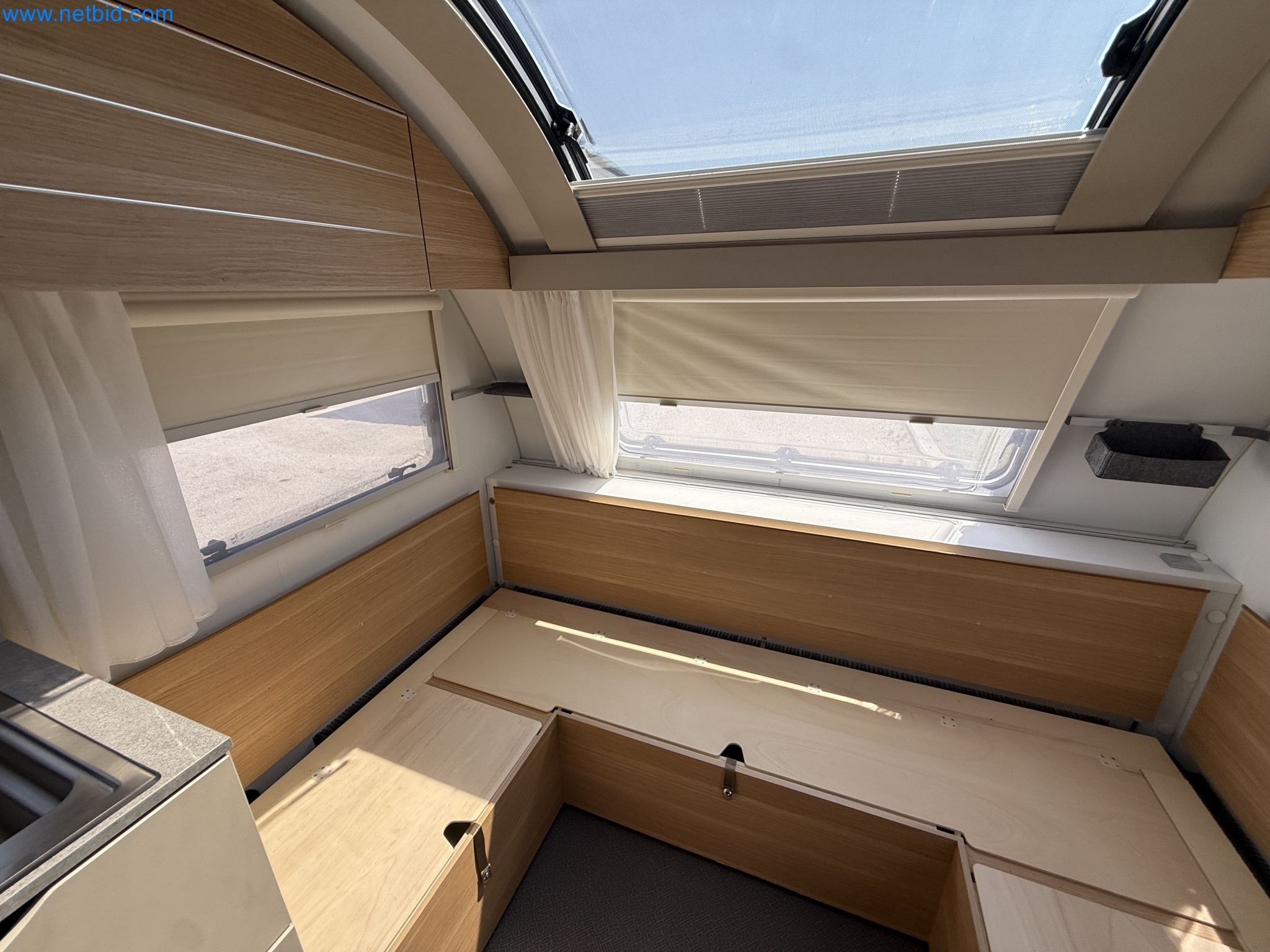 Spacious family trailer with a modern, stylish design-137