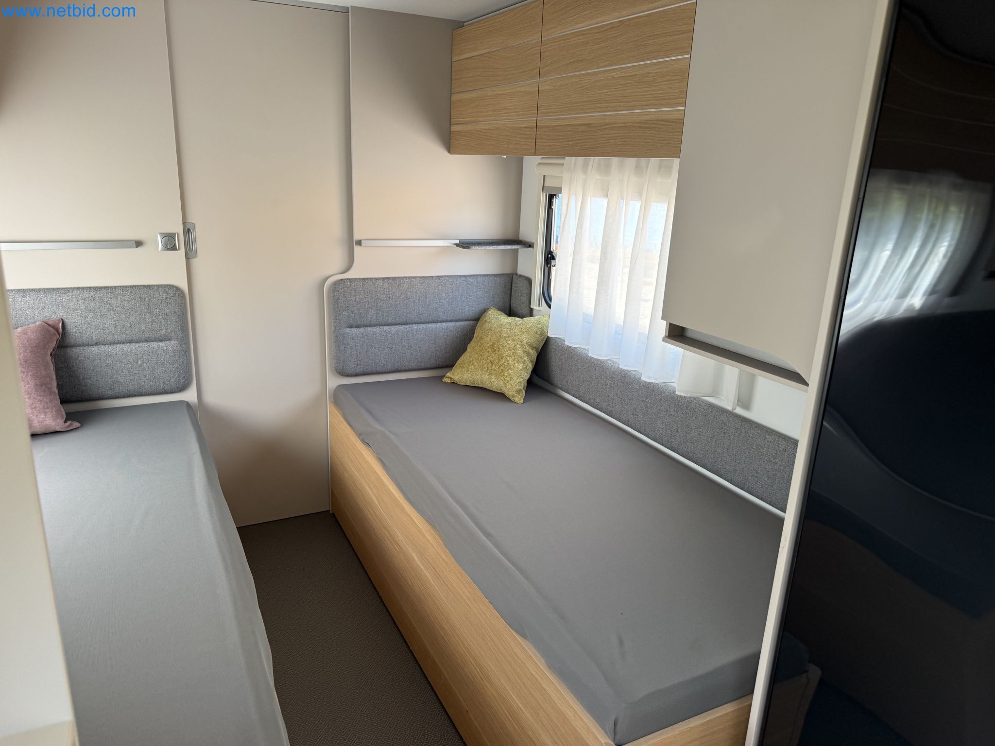 Spacious family trailer with a modern, stylish design-13