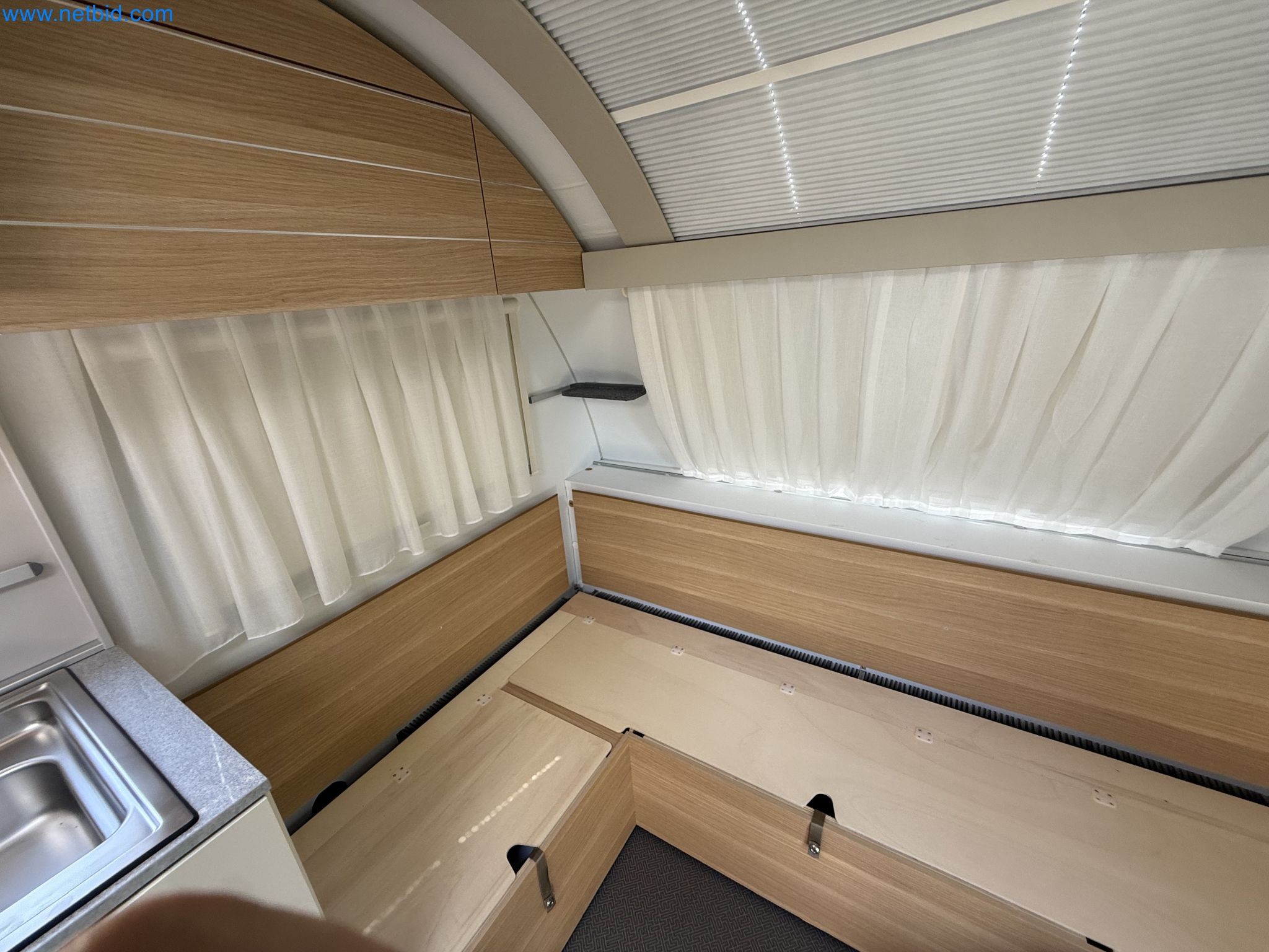 Spacious family trailer with a modern, stylish design-140