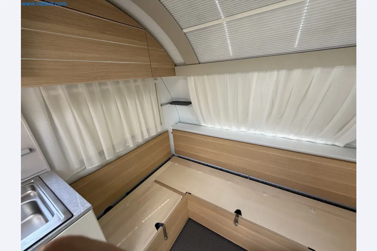 Spacious family trailer with a modern, stylish design-140