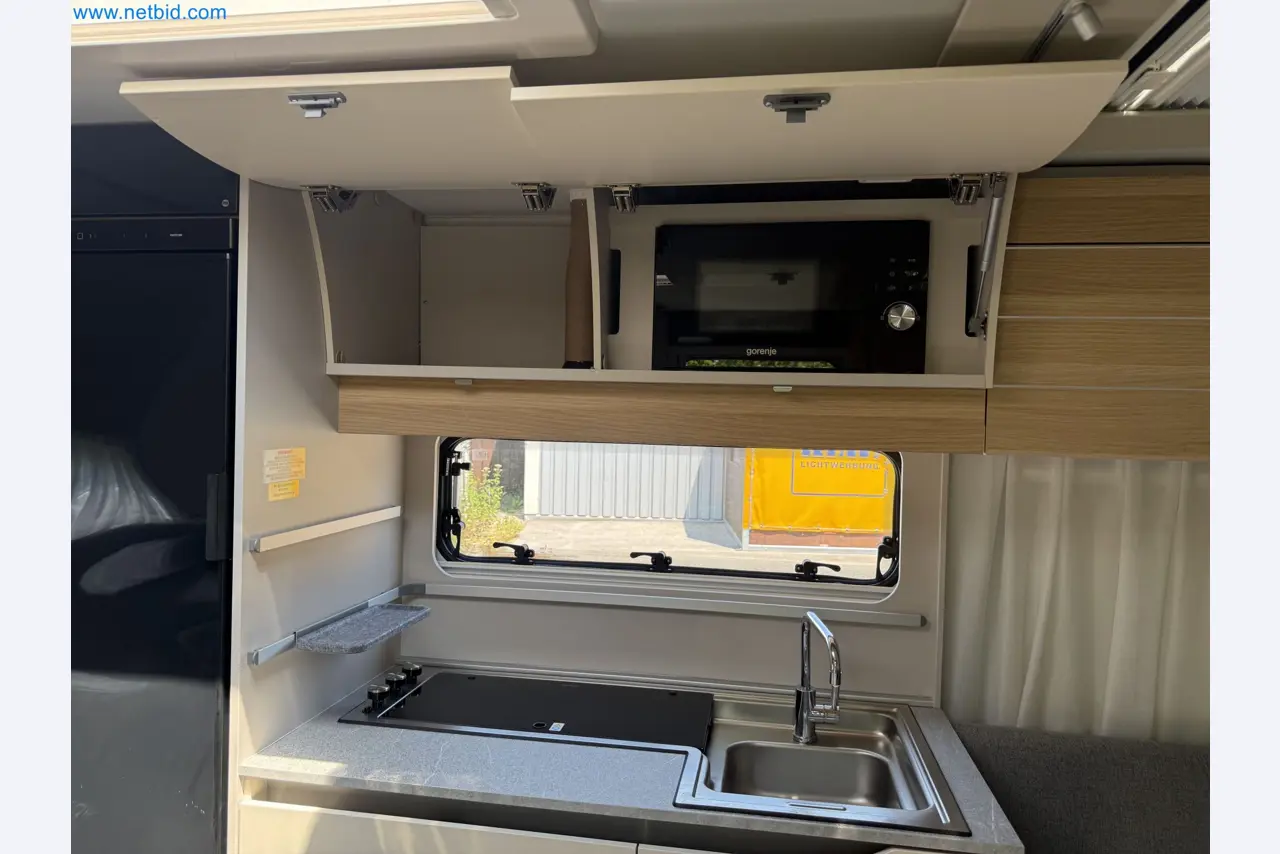 Spacious family trailer with a modern, stylish design-146