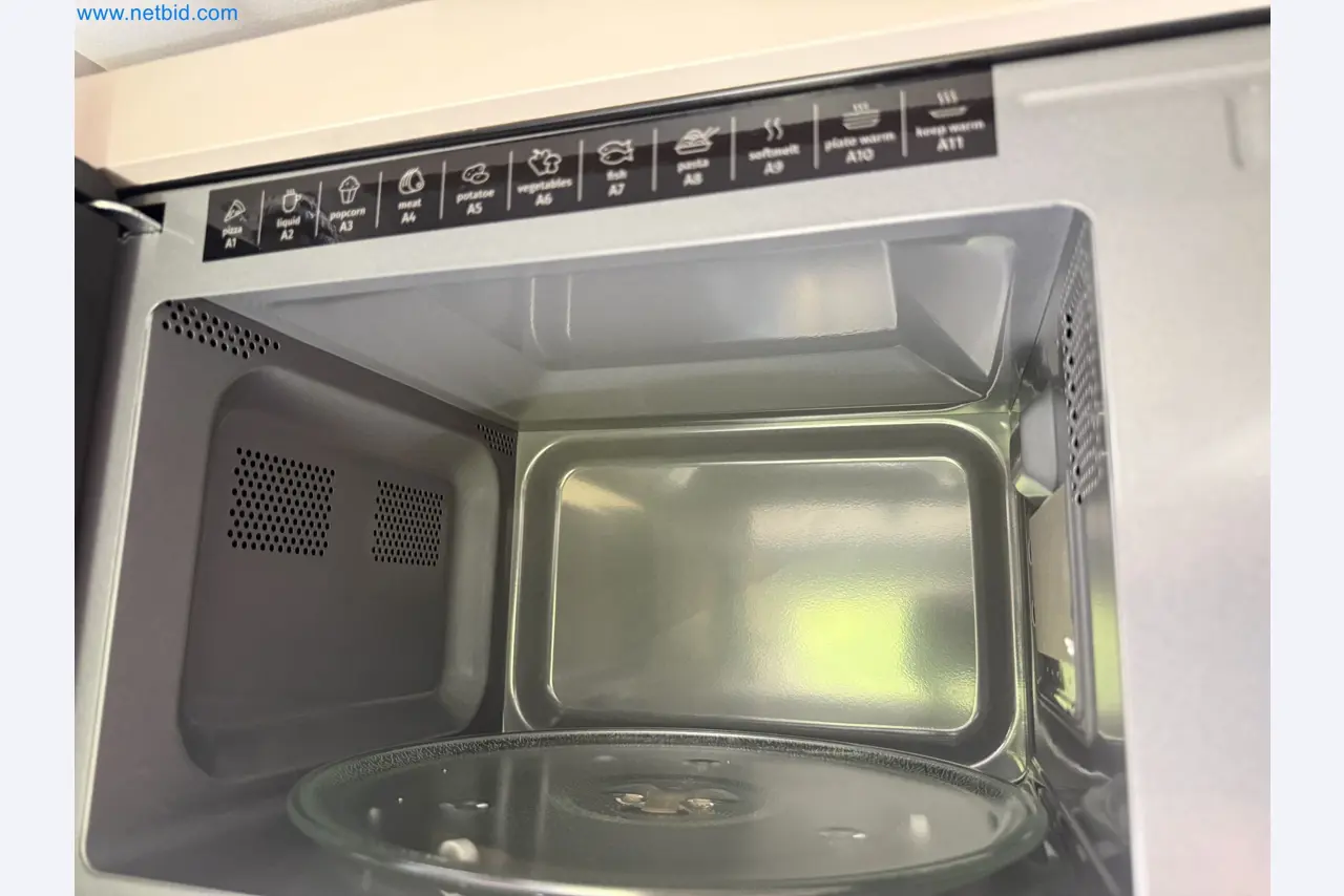 Spacious family trailer with a modern, stylish design-148