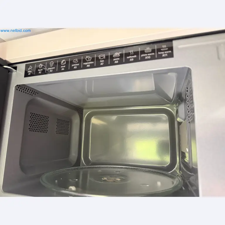 Spacious family trailer with a modern, stylish design-148