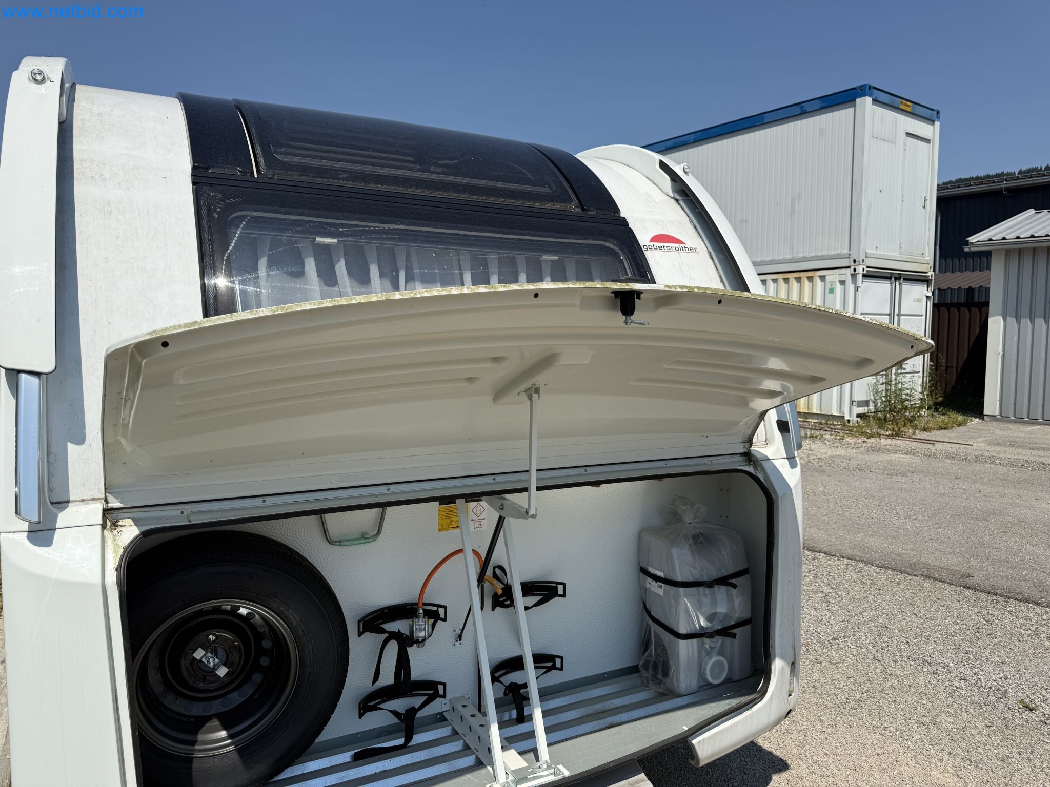Spacious family trailer with a modern, stylish design-149