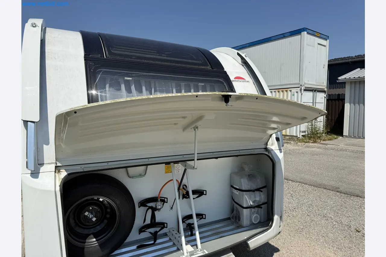 Spacious family trailer with a modern, stylish design-149