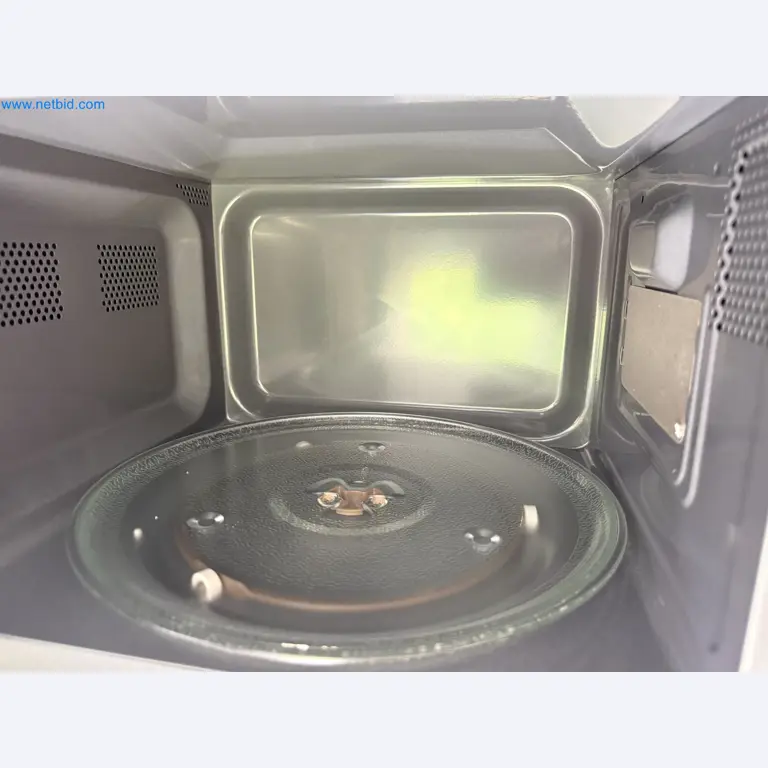 Spacious family trailer with a modern, stylish design-150