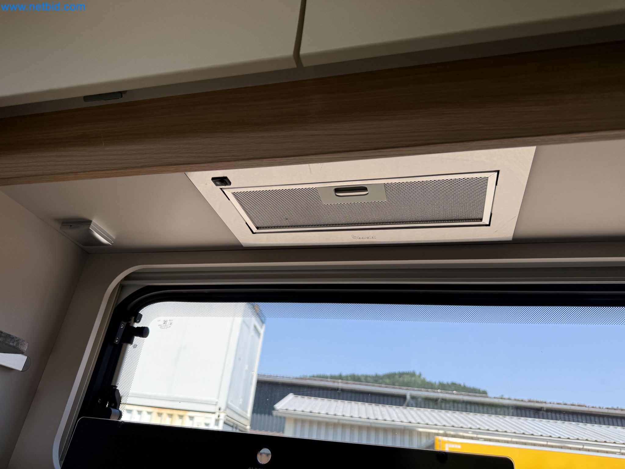 Spacious family trailer with a modern, stylish design-154