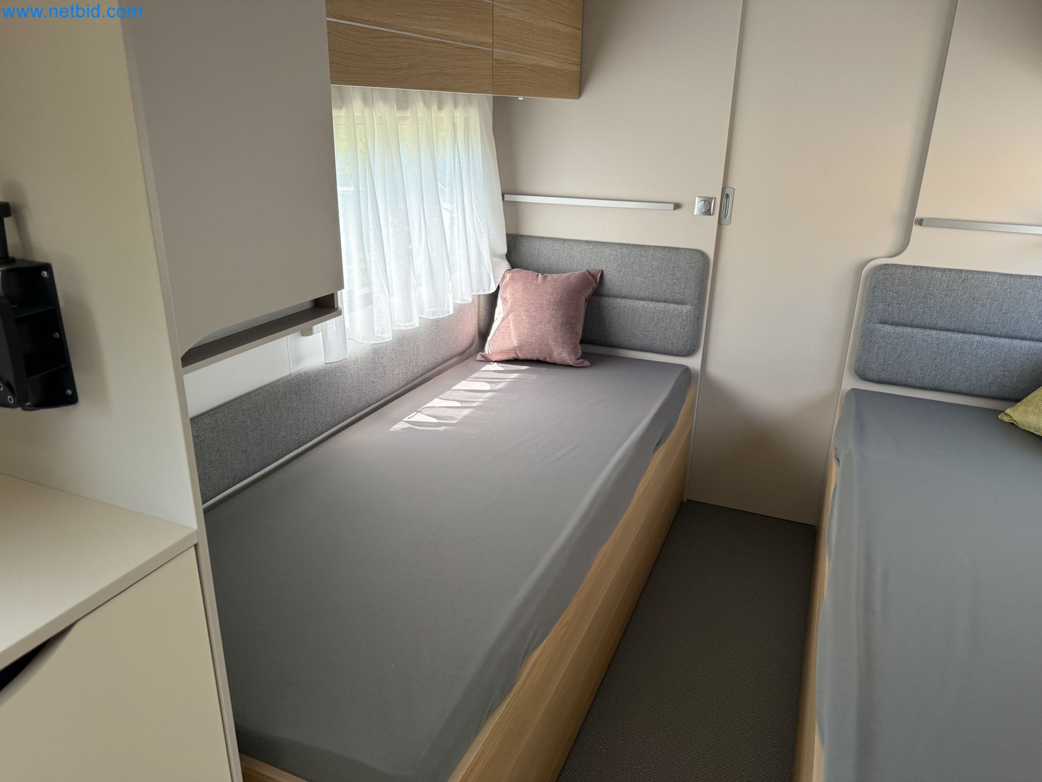 Spacious family trailer with a modern, stylish design-15