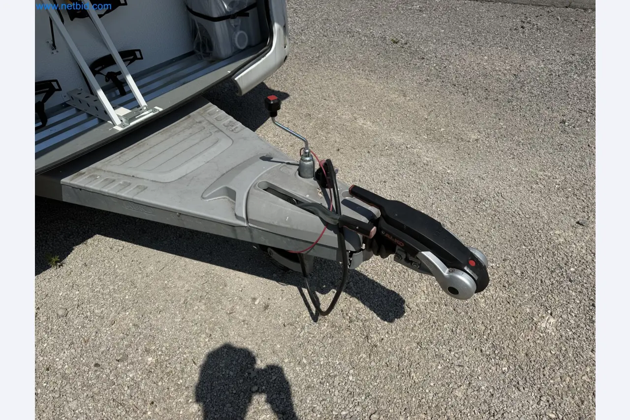 Spacious family trailer with a modern, stylish design-160