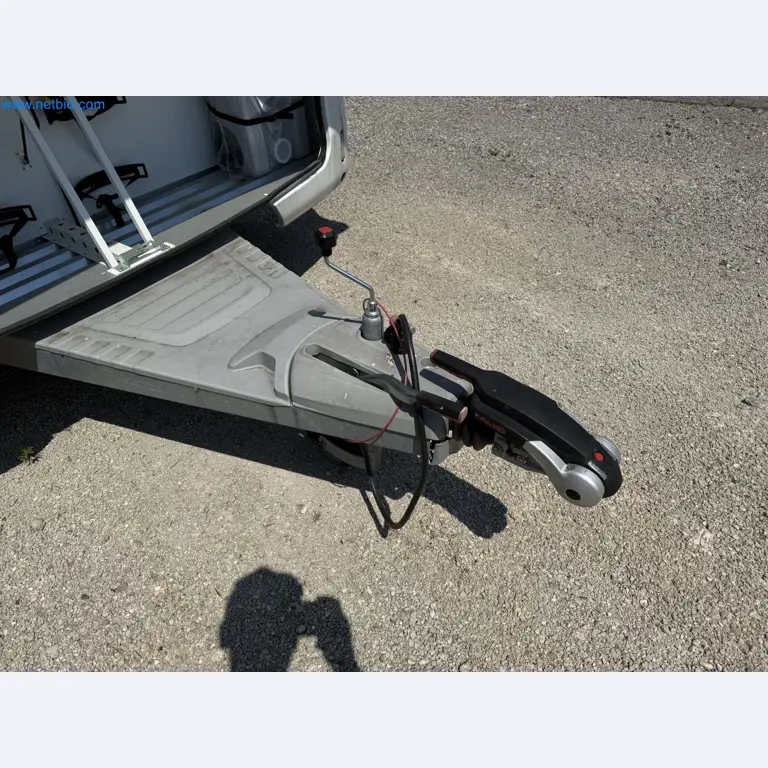 Spacious family trailer with a modern, stylish design-160