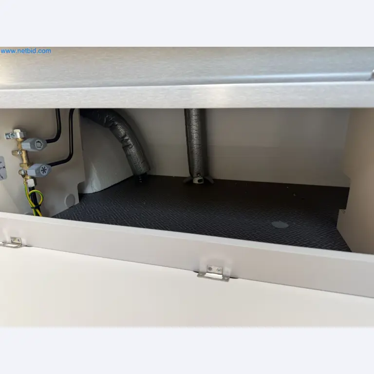 Spacious family trailer with a modern, stylish design-162