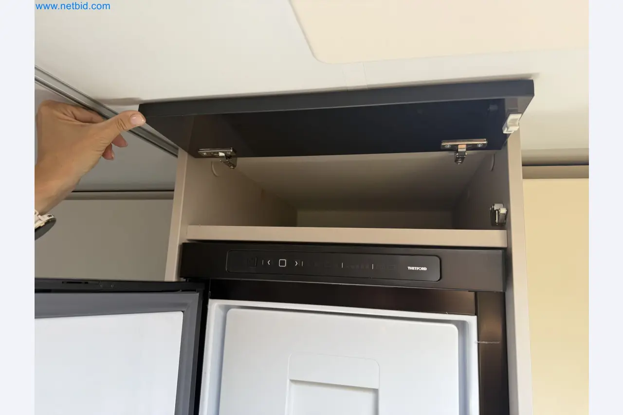 Spacious family trailer with a modern, stylish design-165