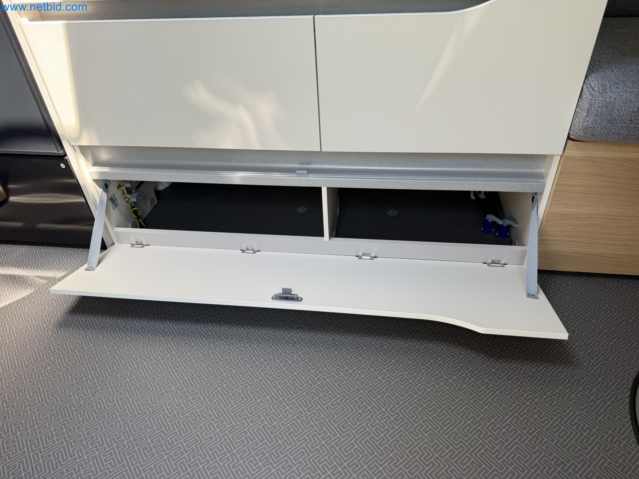 Spacious family trailer with a modern, stylish design-166