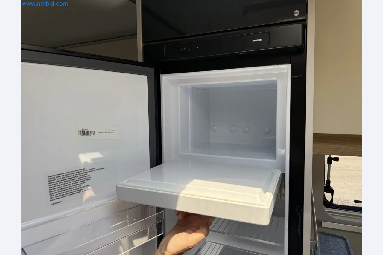 Spacious family trailer with a modern, stylish design-167