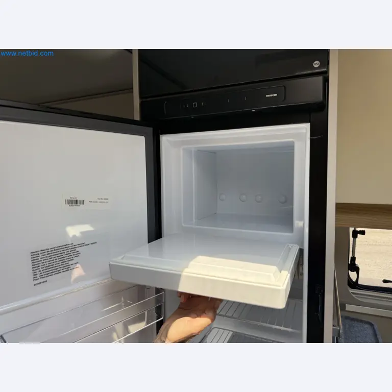 Spacious family trailer with a modern, stylish design-167