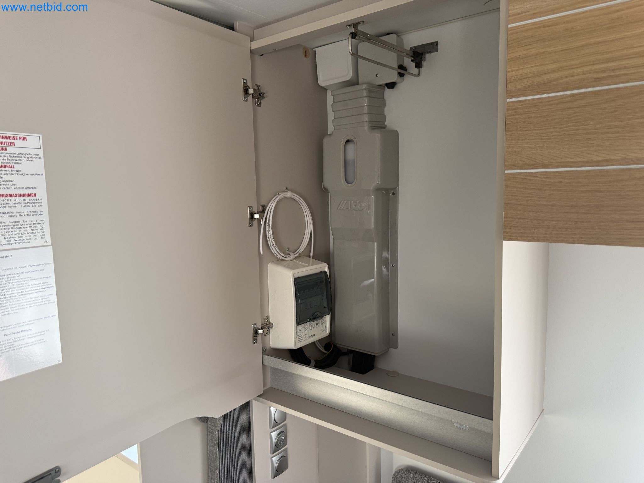 Spacious family trailer with a modern, stylish design-16