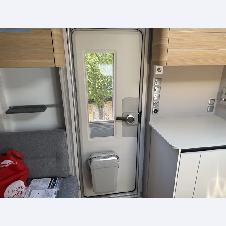 Spacious family trailer with a modern, stylish design-177