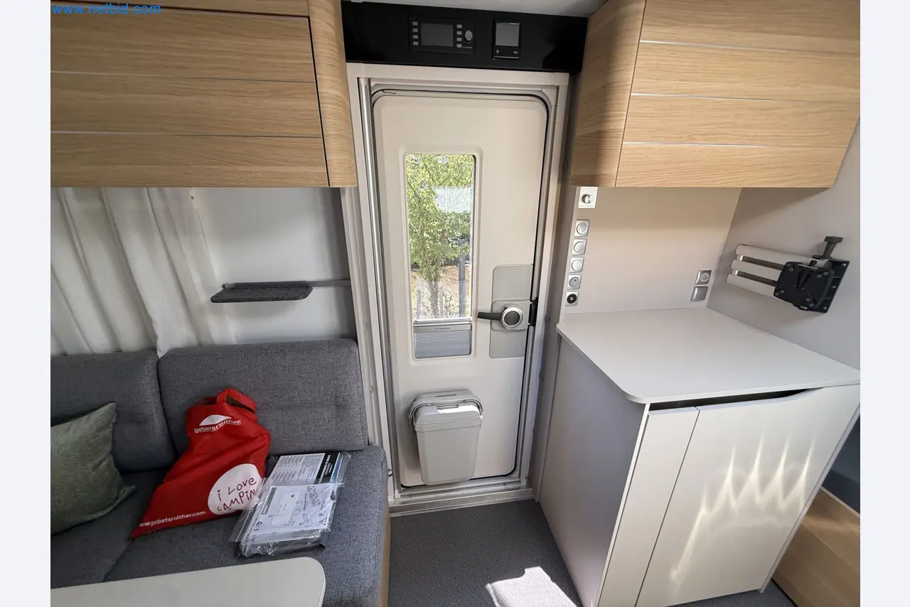 Spacious family trailer with a modern, stylish design-178