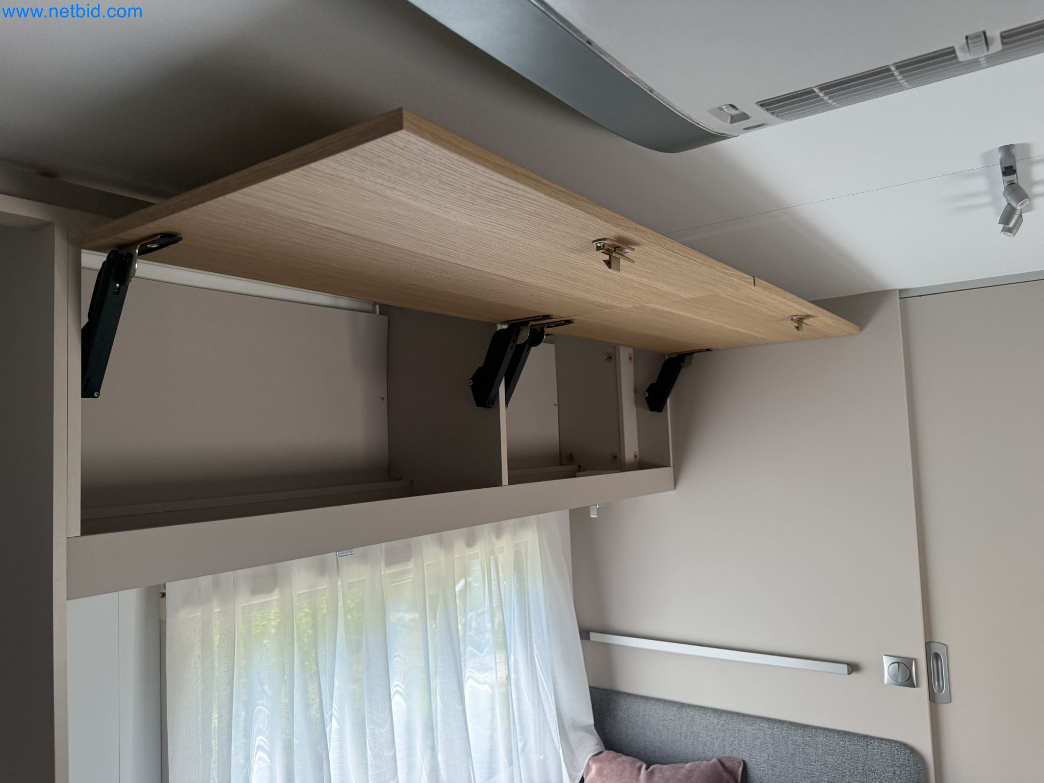 Spacious family trailer with a modern, stylish design-17