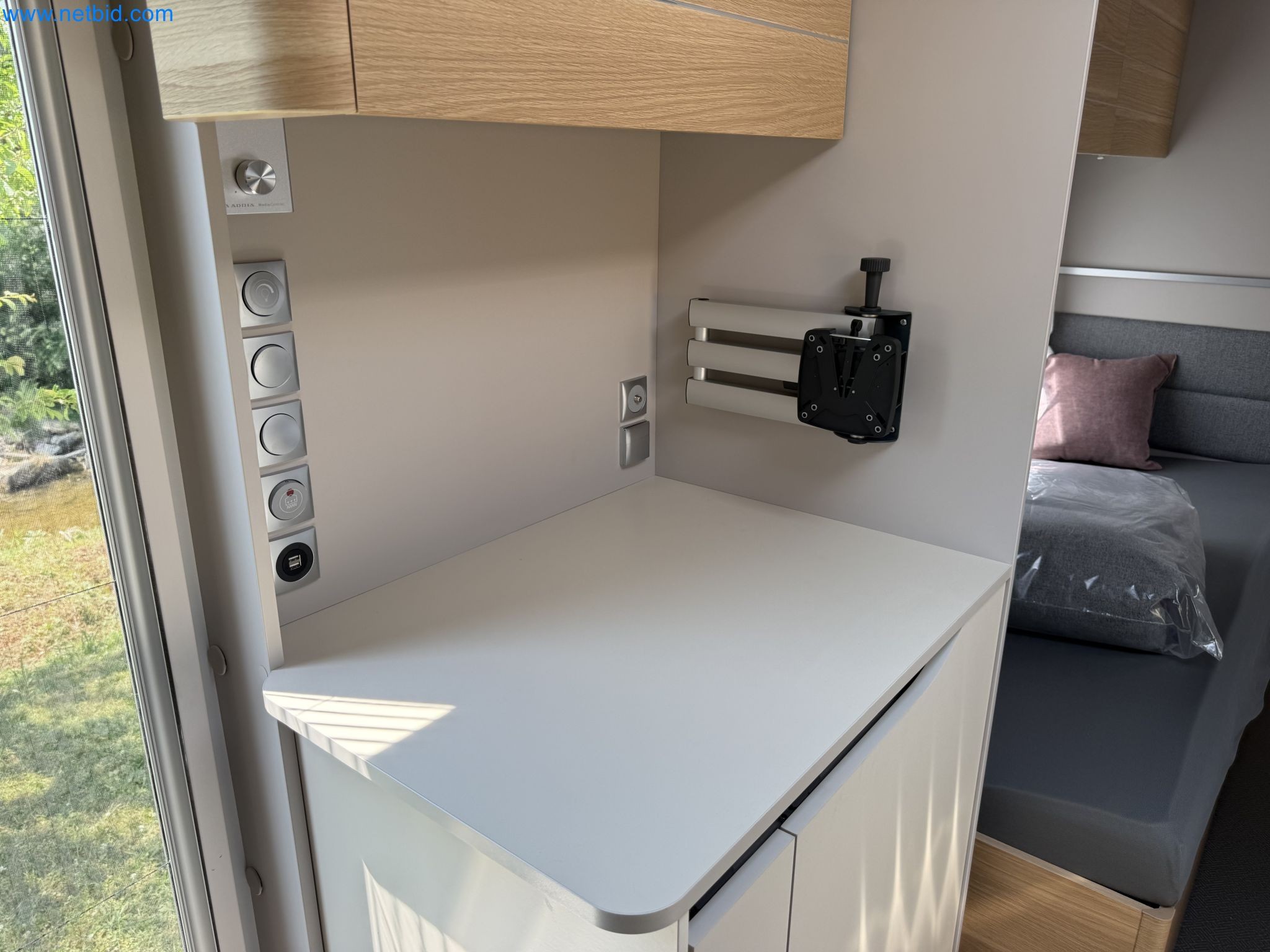 Spacious family trailer with a modern, stylish design-180