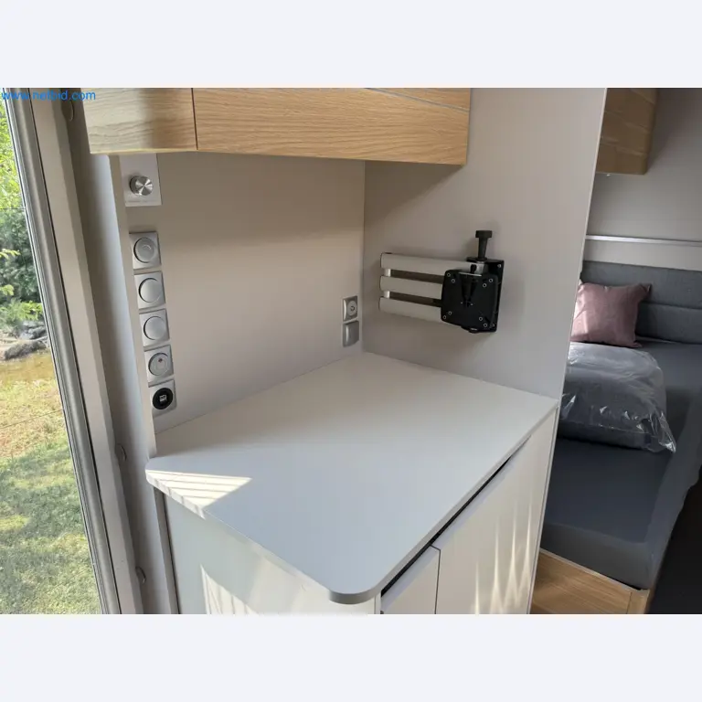 Spacious family trailer with a modern, stylish design-180