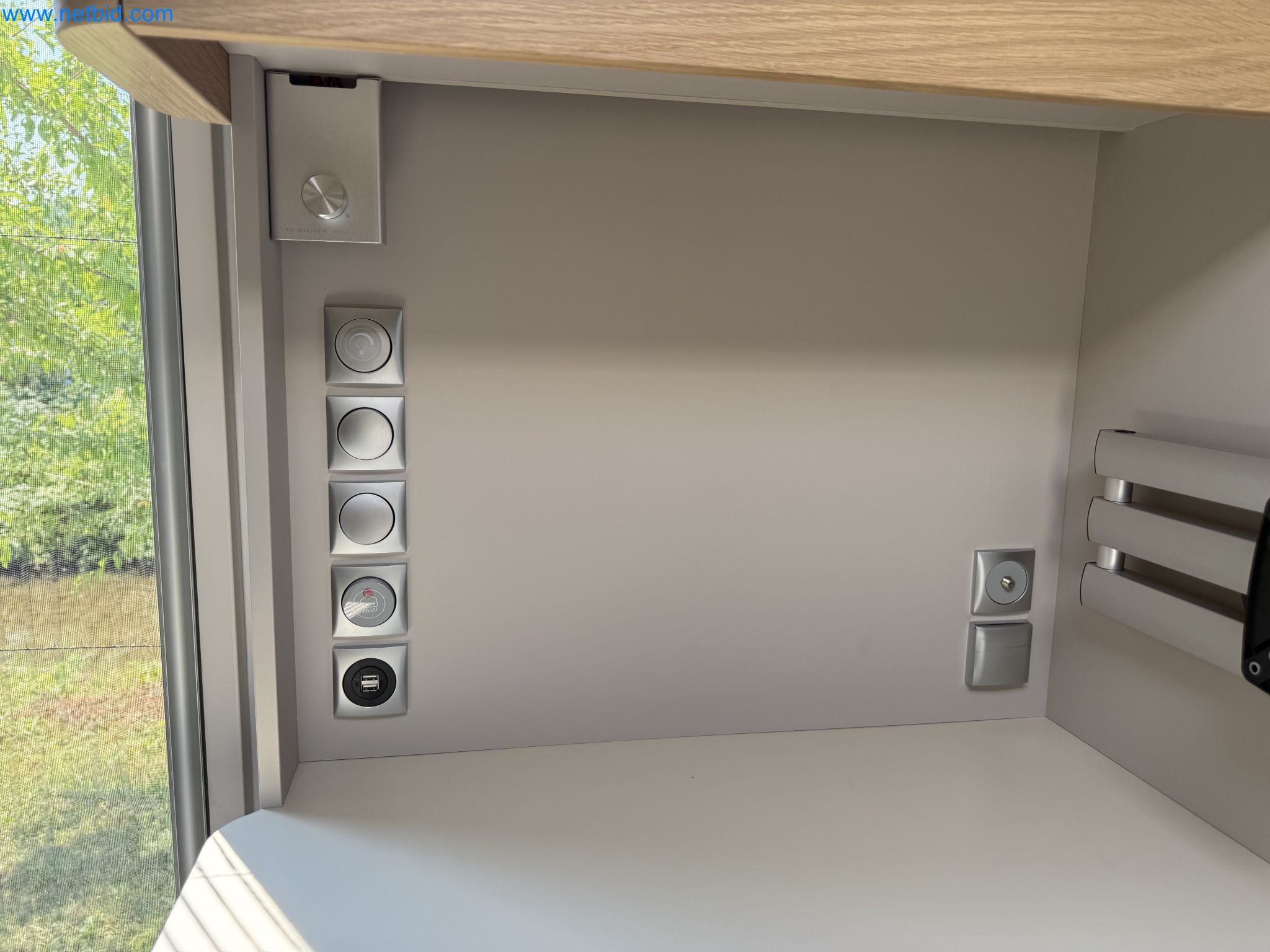 Spacious family trailer with a modern, stylish design-181