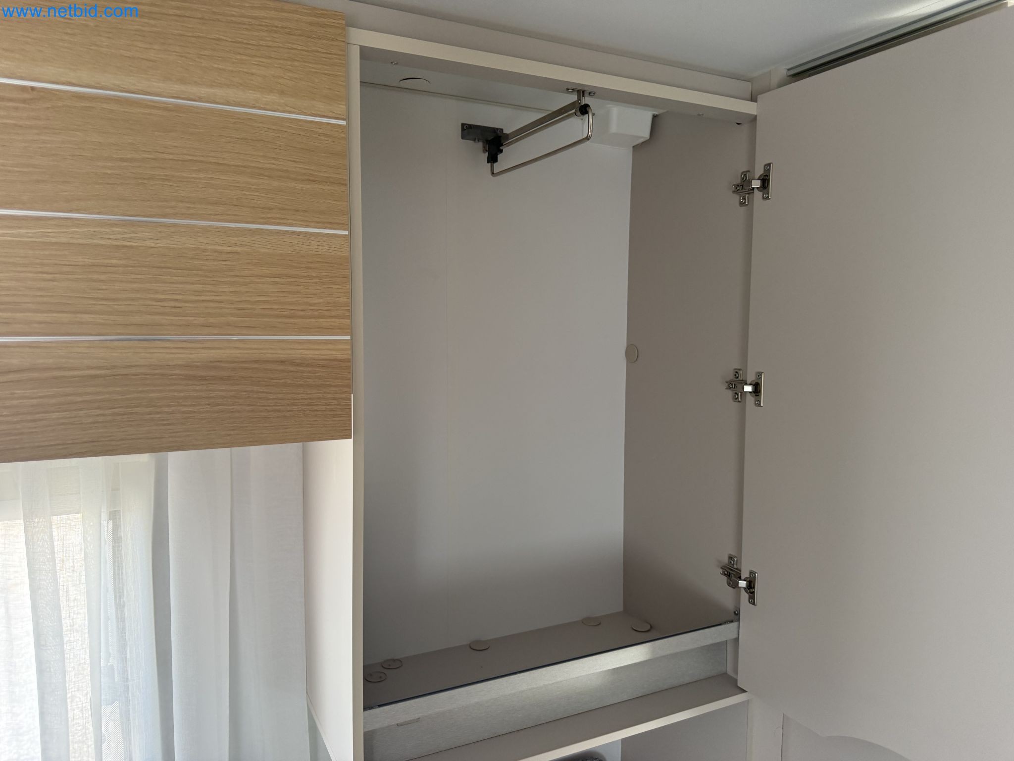 Spacious family trailer with a modern, stylish design-20