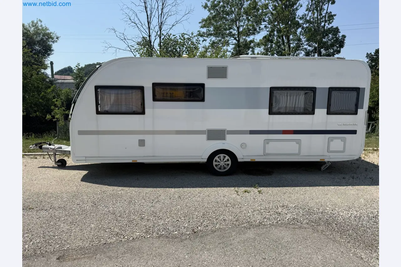 Spacious family trailer with a modern, stylish design-25
