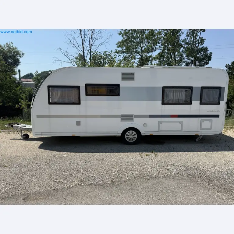 Spacious family trailer with a modern, stylish design-25