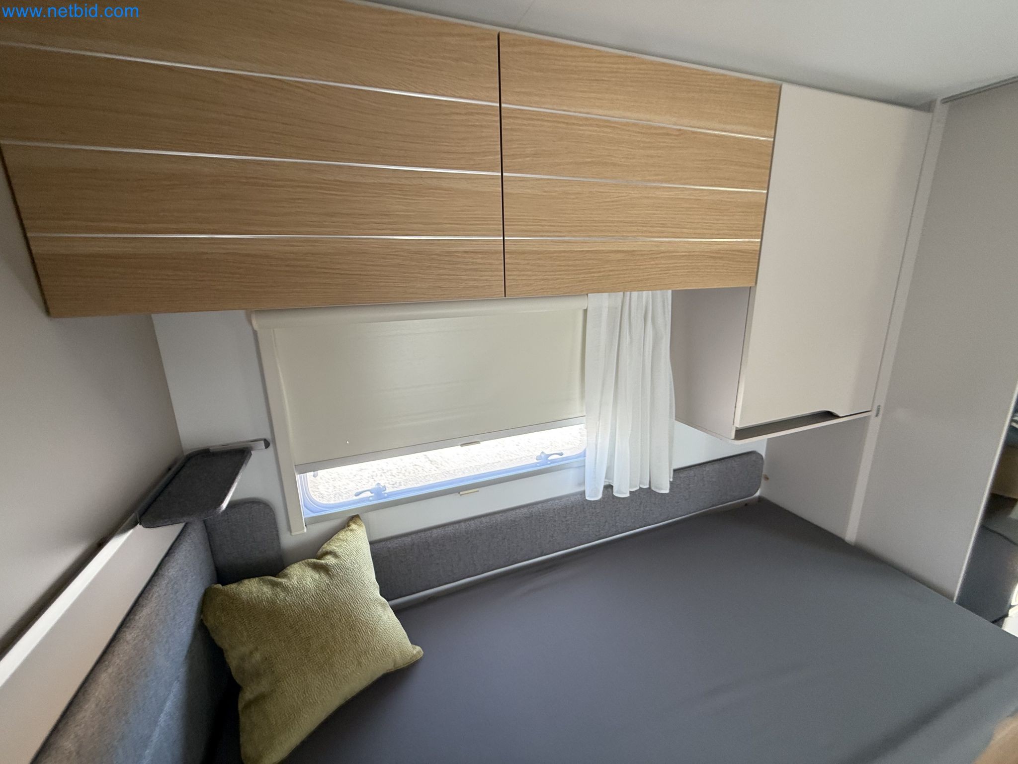 Spacious family trailer with a modern, stylish design-27