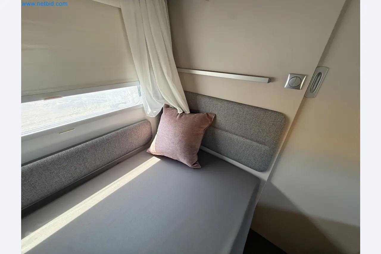 Spacious family trailer with a modern, stylish design-29