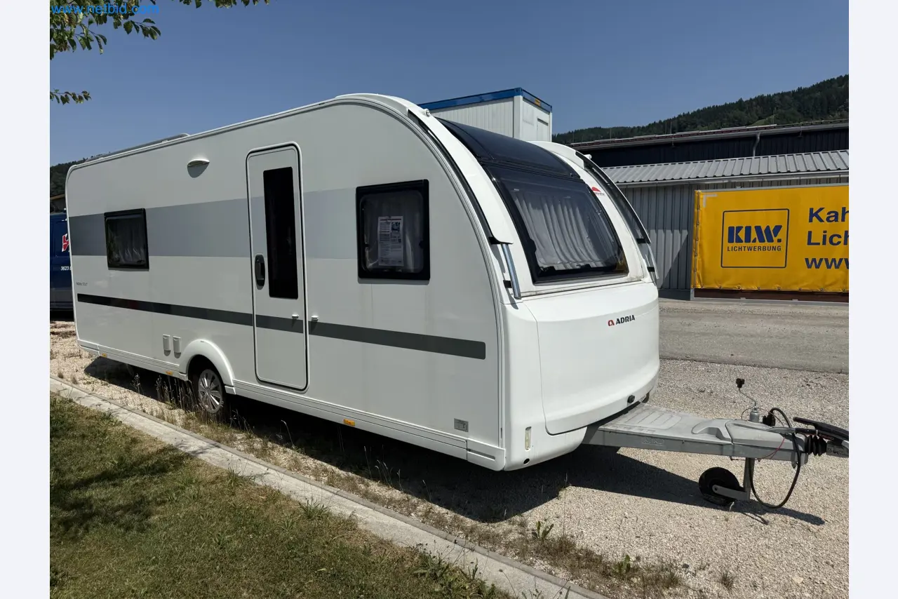 Spacious family trailer with a modern, stylish design-2
