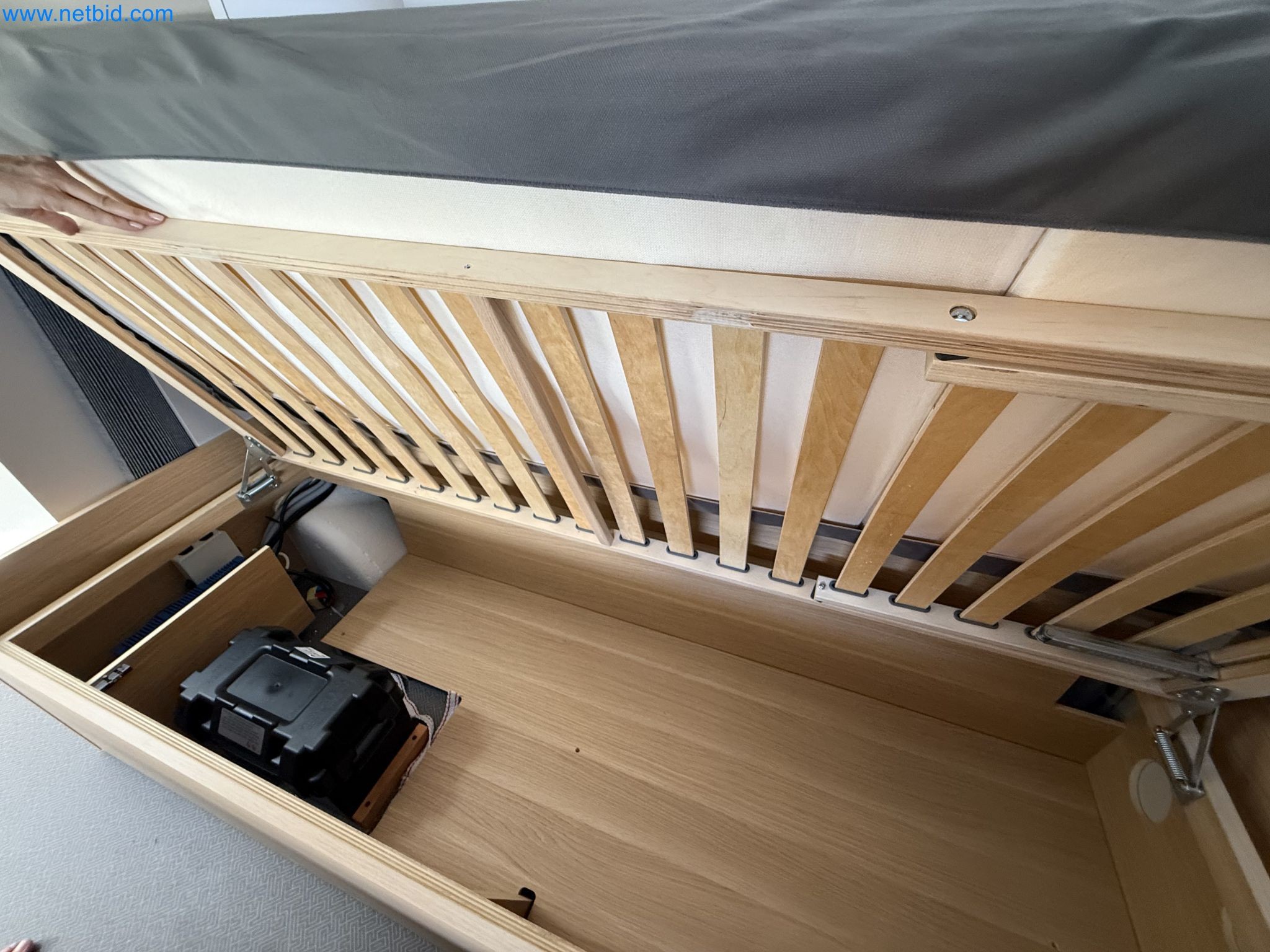 Spacious family trailer with a modern, stylish design-31