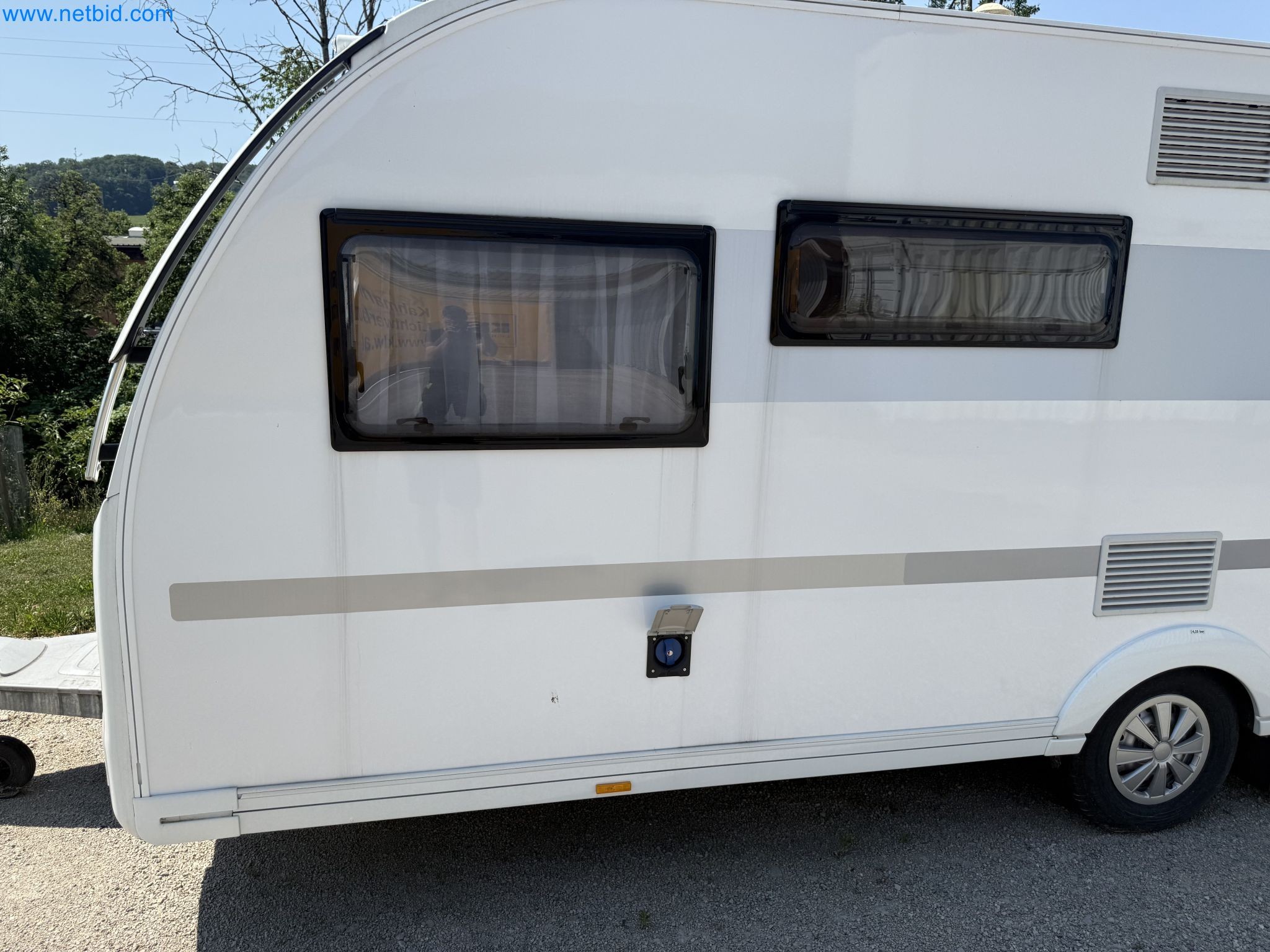 Spacious family trailer with a modern, stylish design-36