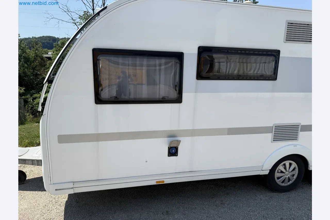Spacious family trailer with a modern, stylish design-36