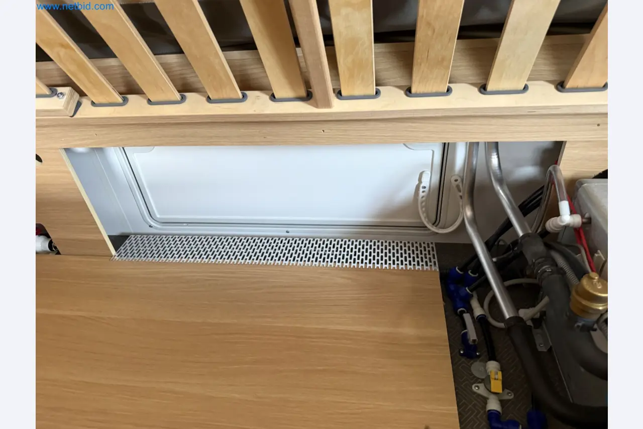 Spacious family trailer with a modern, stylish design-44