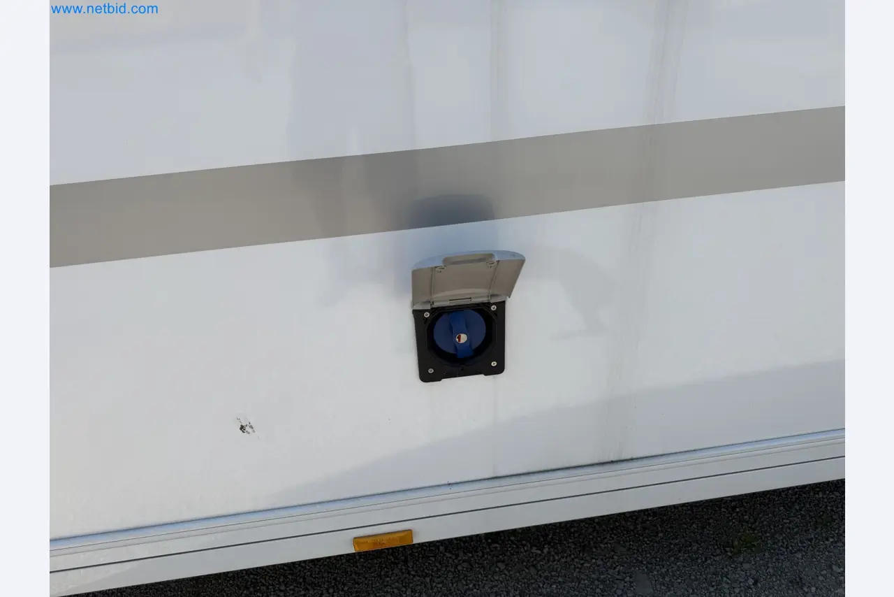 Spacious family trailer with a modern, stylish design-47