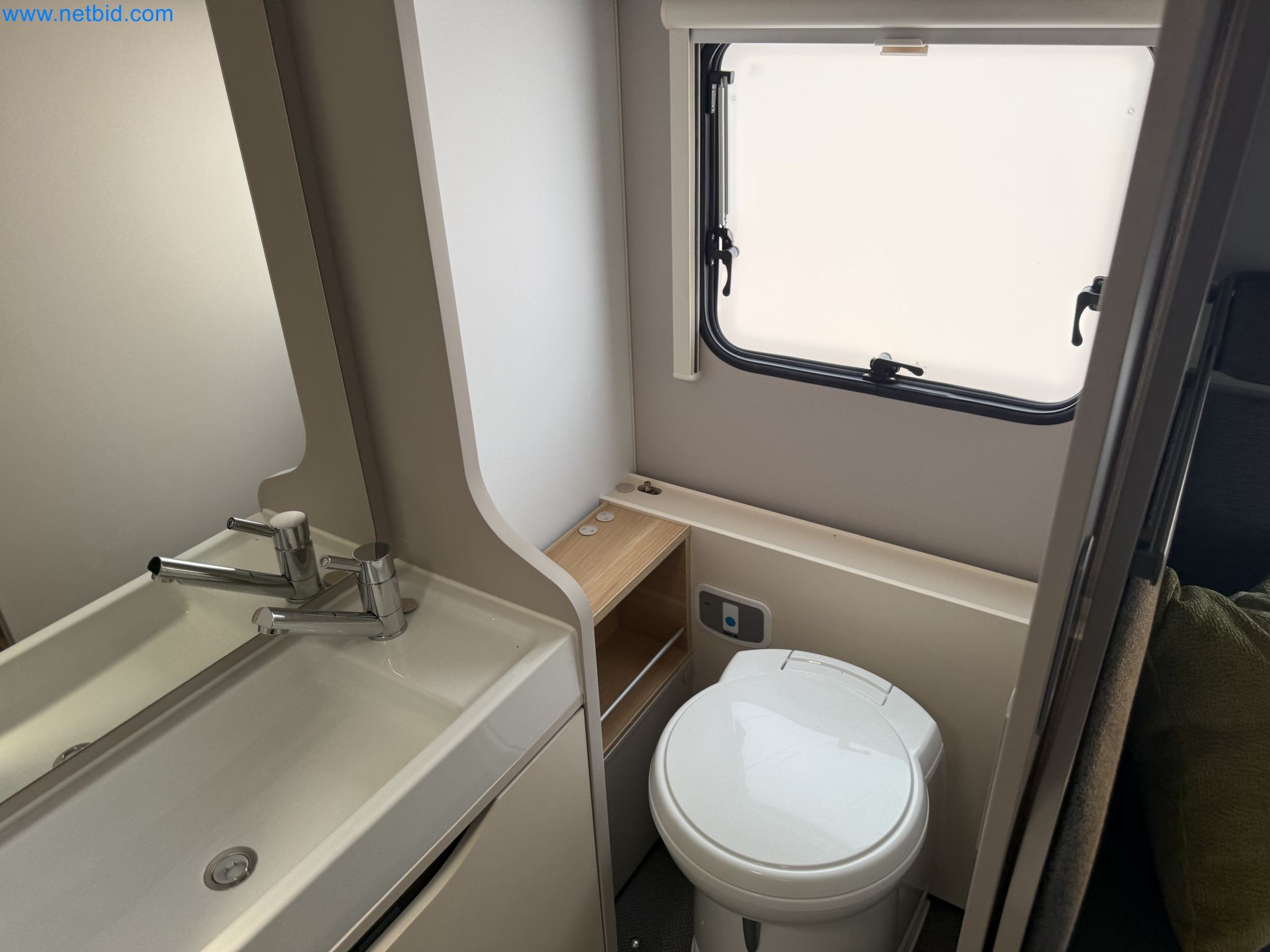Spacious family trailer with a modern, stylish design-50