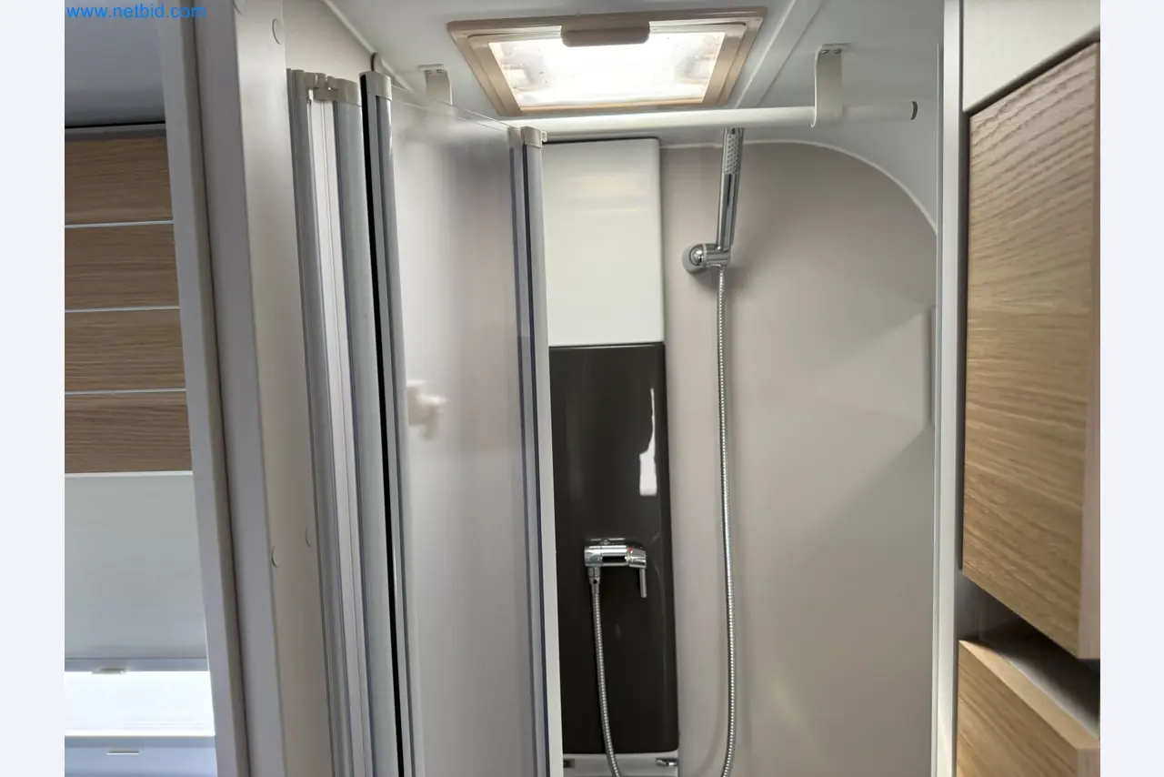 Spacious family trailer with a modern, stylish design-60