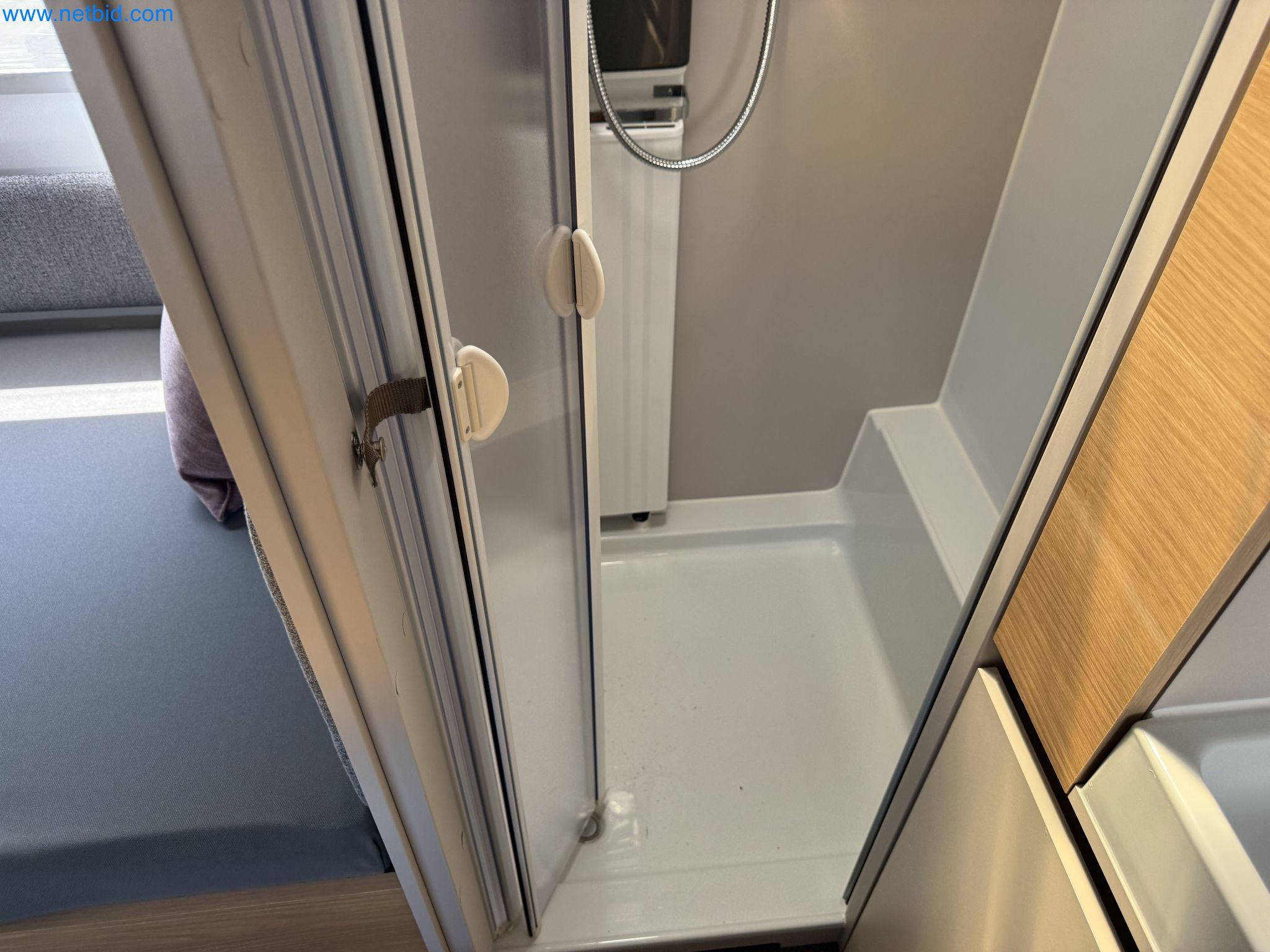 Spacious family trailer with a modern, stylish design-61