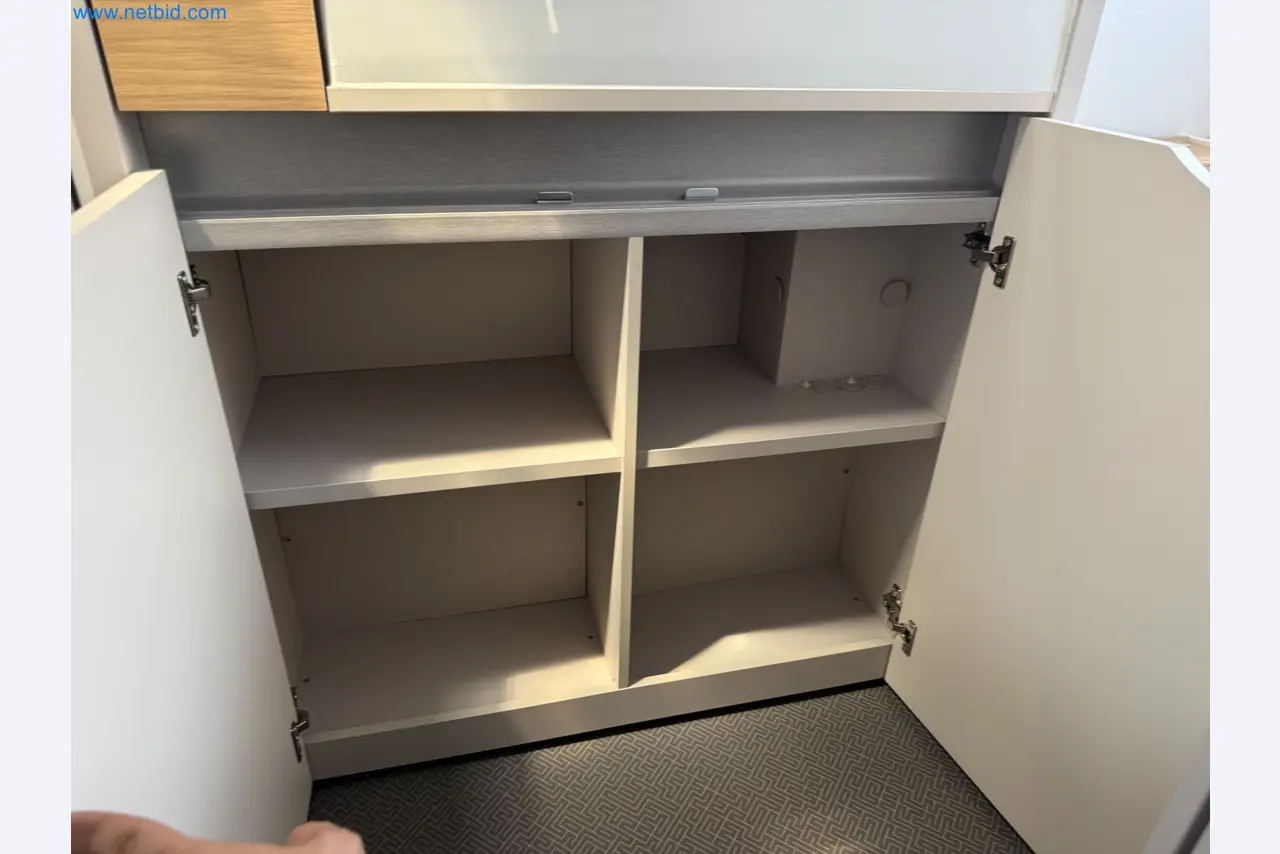 Spacious family trailer with a modern, stylish design-66