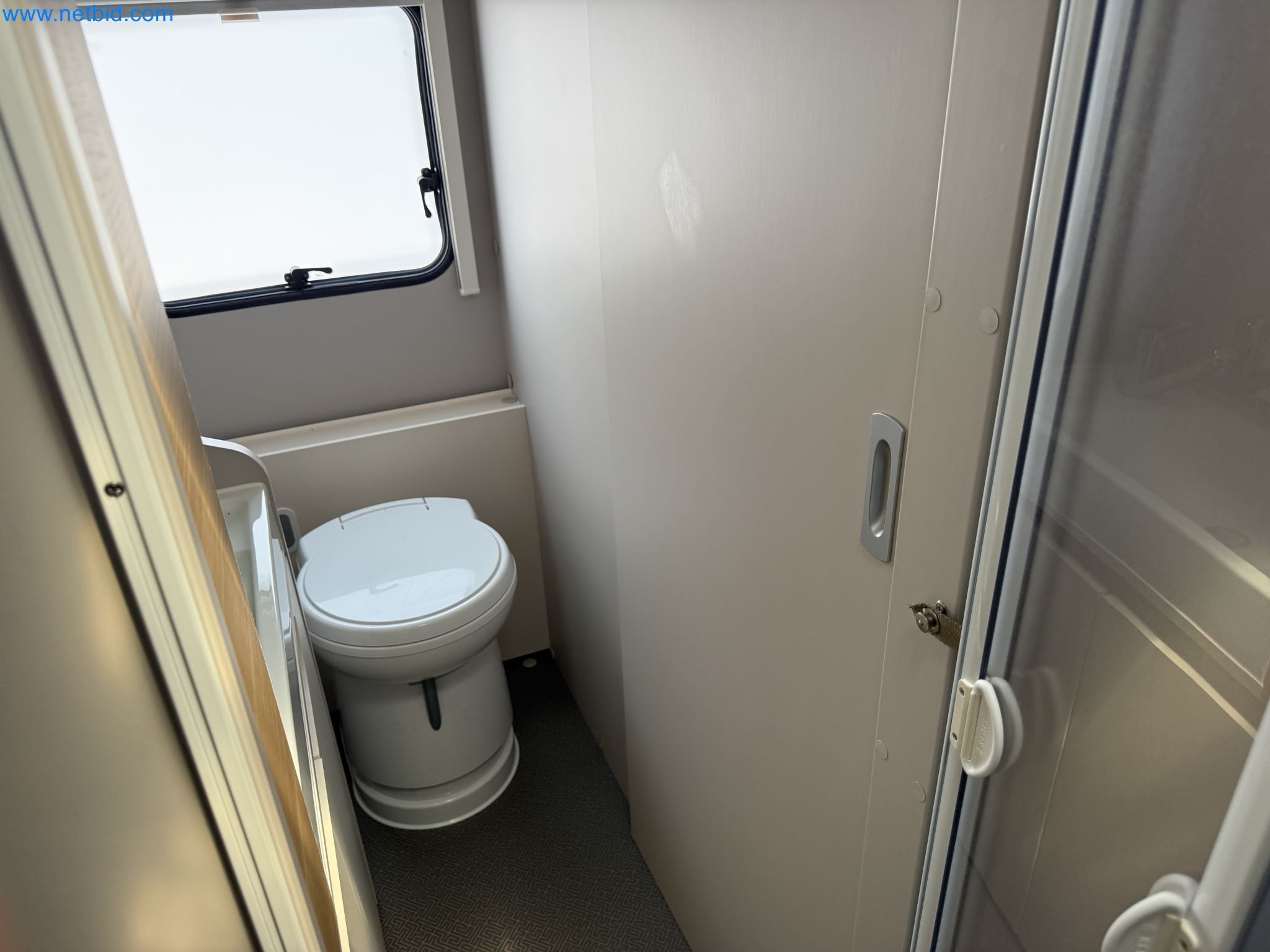 Spacious family trailer with a modern, stylish design-70