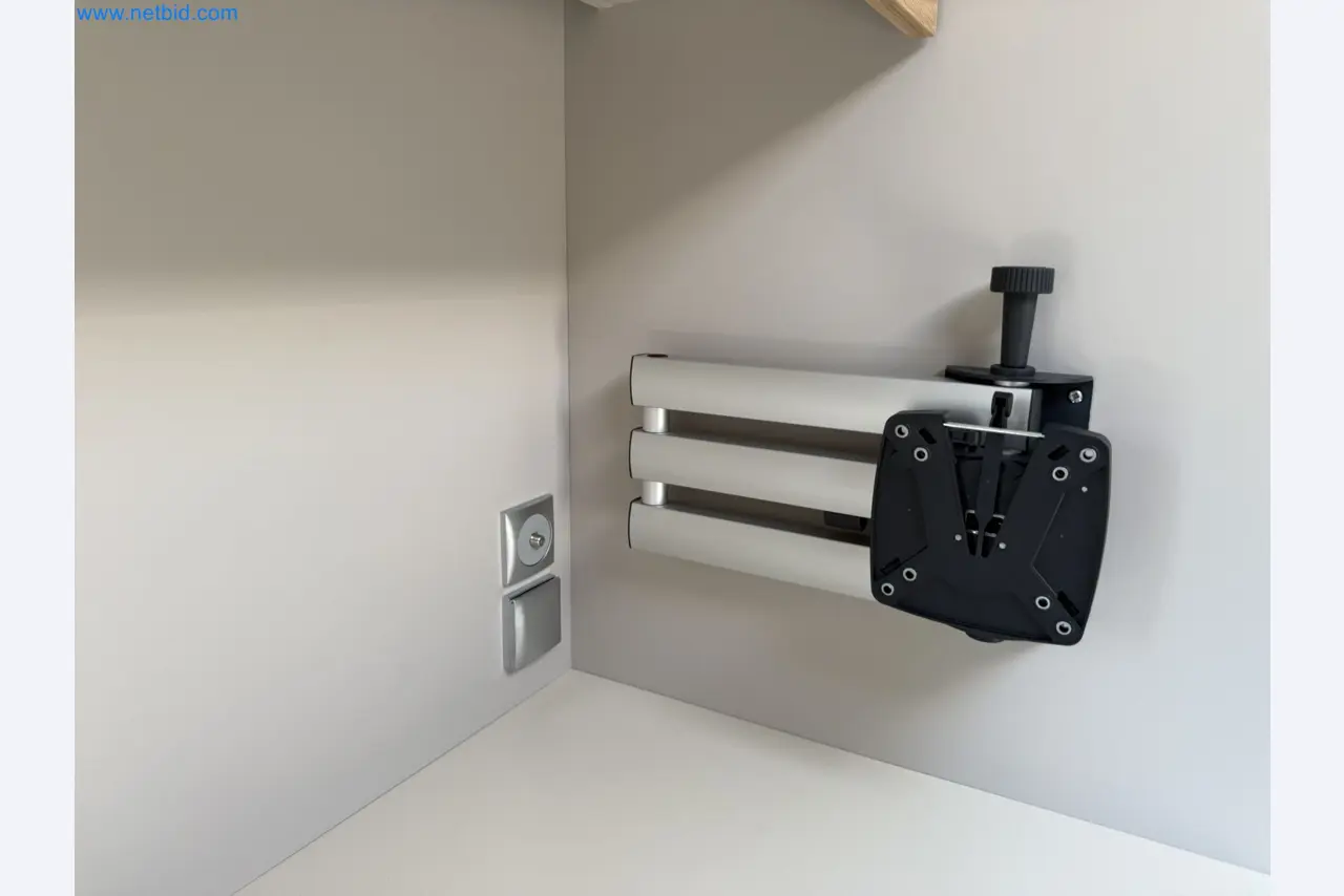 Spacious family trailer with a modern, stylish design-7