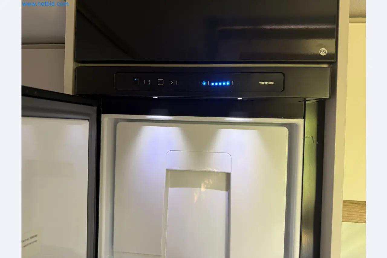 Spacious family trailer with a modern, stylish design-85